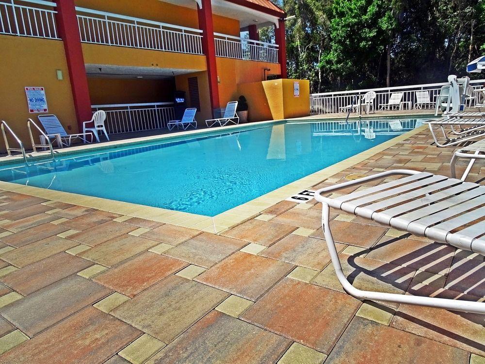 Quality Inn Sarasota North Near Lido Key Beach Exterior photo