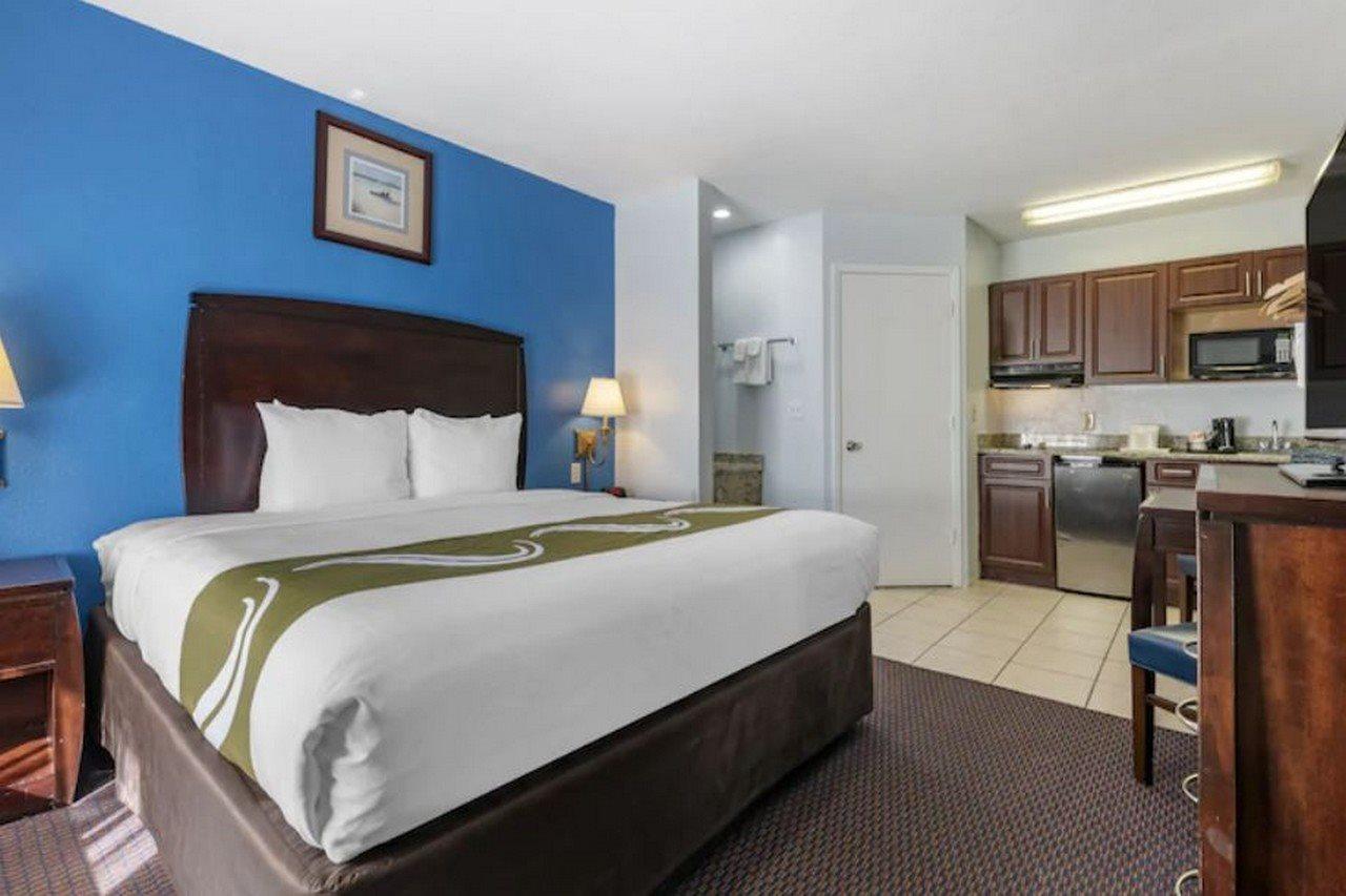 Quality Inn Sarasota North Near Lido Key Beach Exterior photo