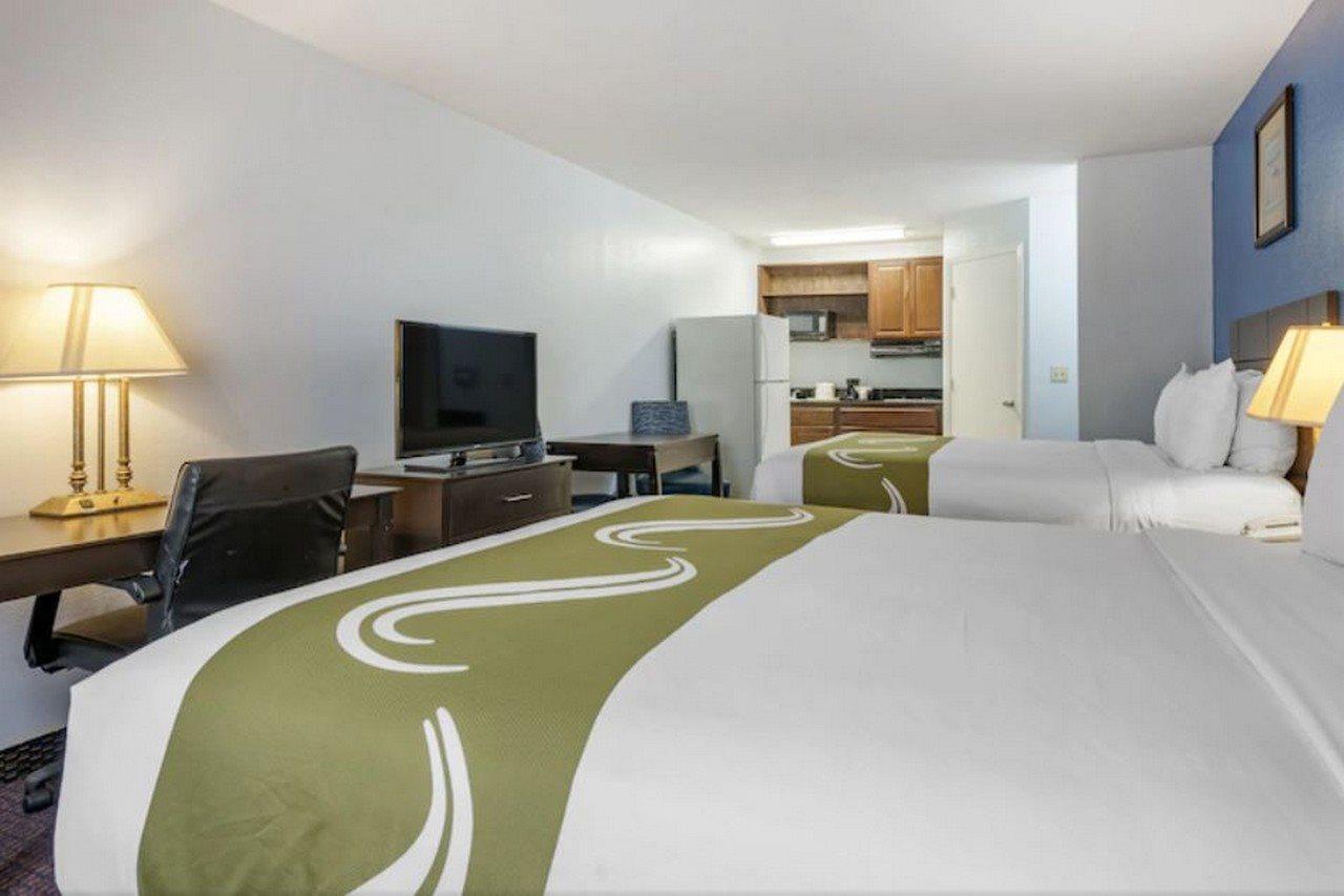 Quality Inn Sarasota North Near Lido Key Beach Exterior photo