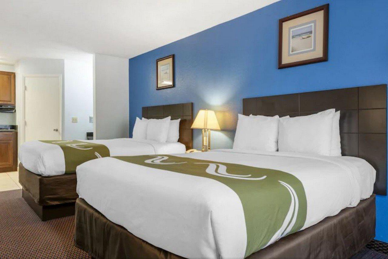 Quality Inn Sarasota North Near Lido Key Beach Exterior photo