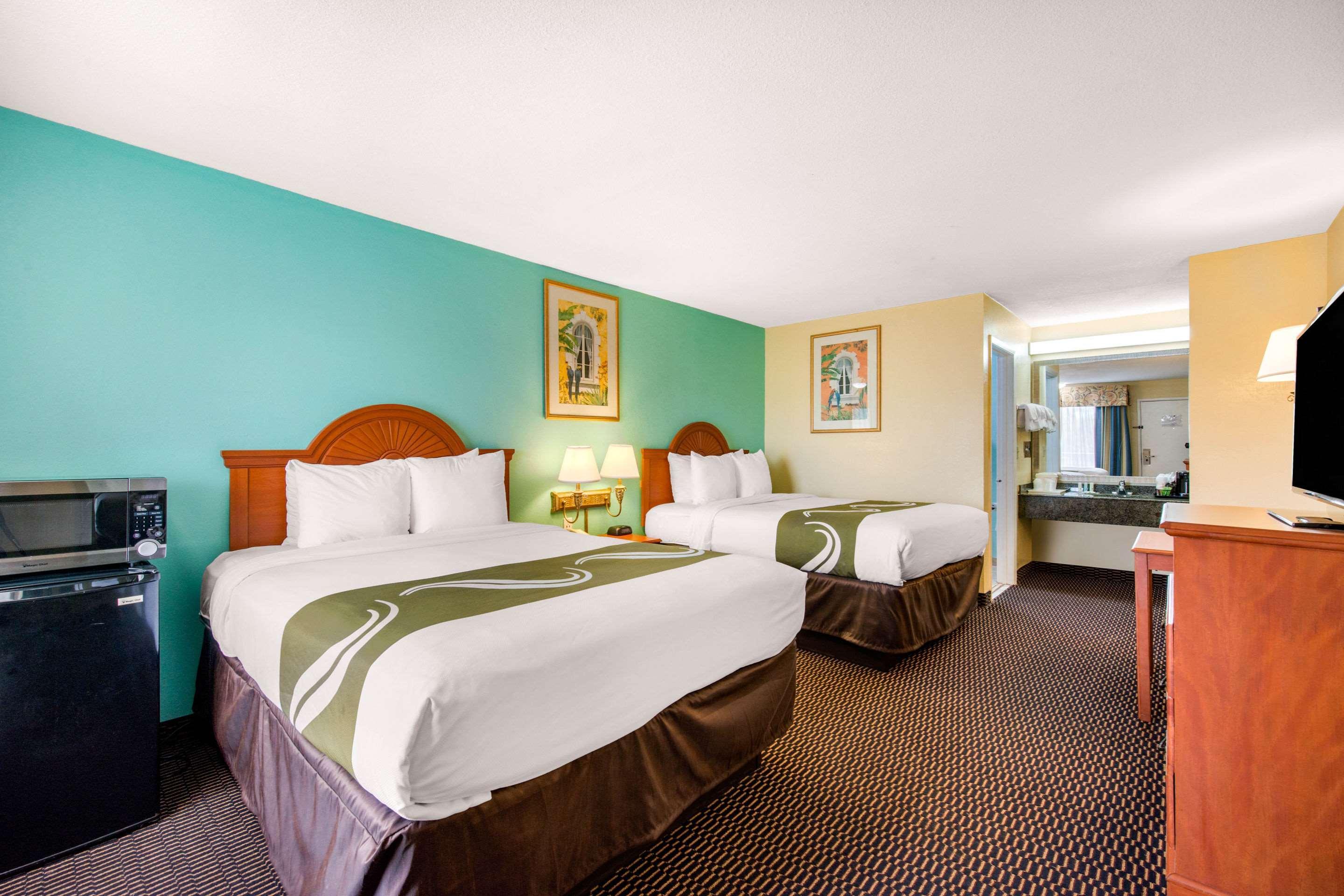 Quality Inn Sarasota North Near Lido Key Beach Exterior photo