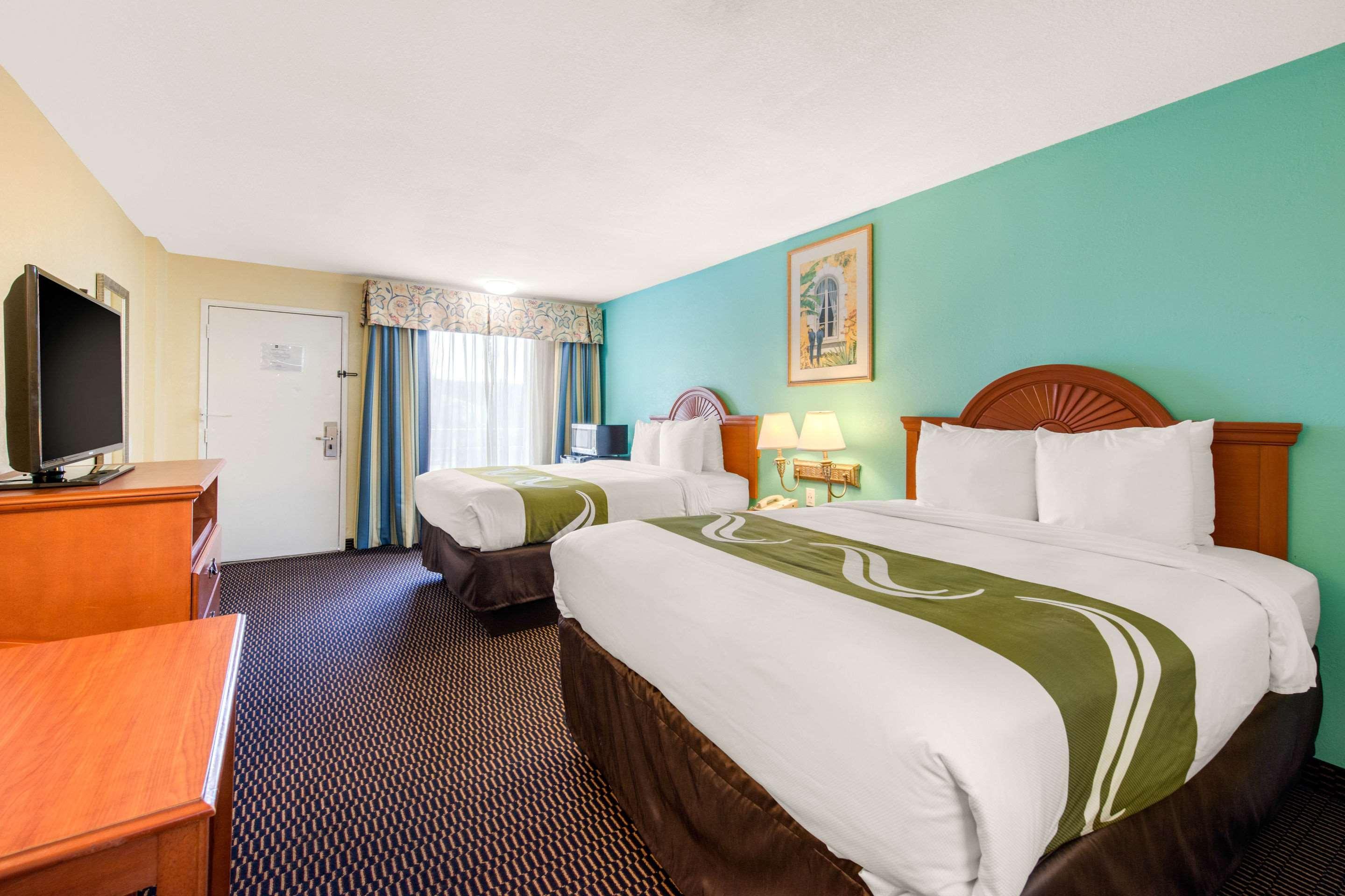 Quality Inn Sarasota North Near Lido Key Beach Exterior photo