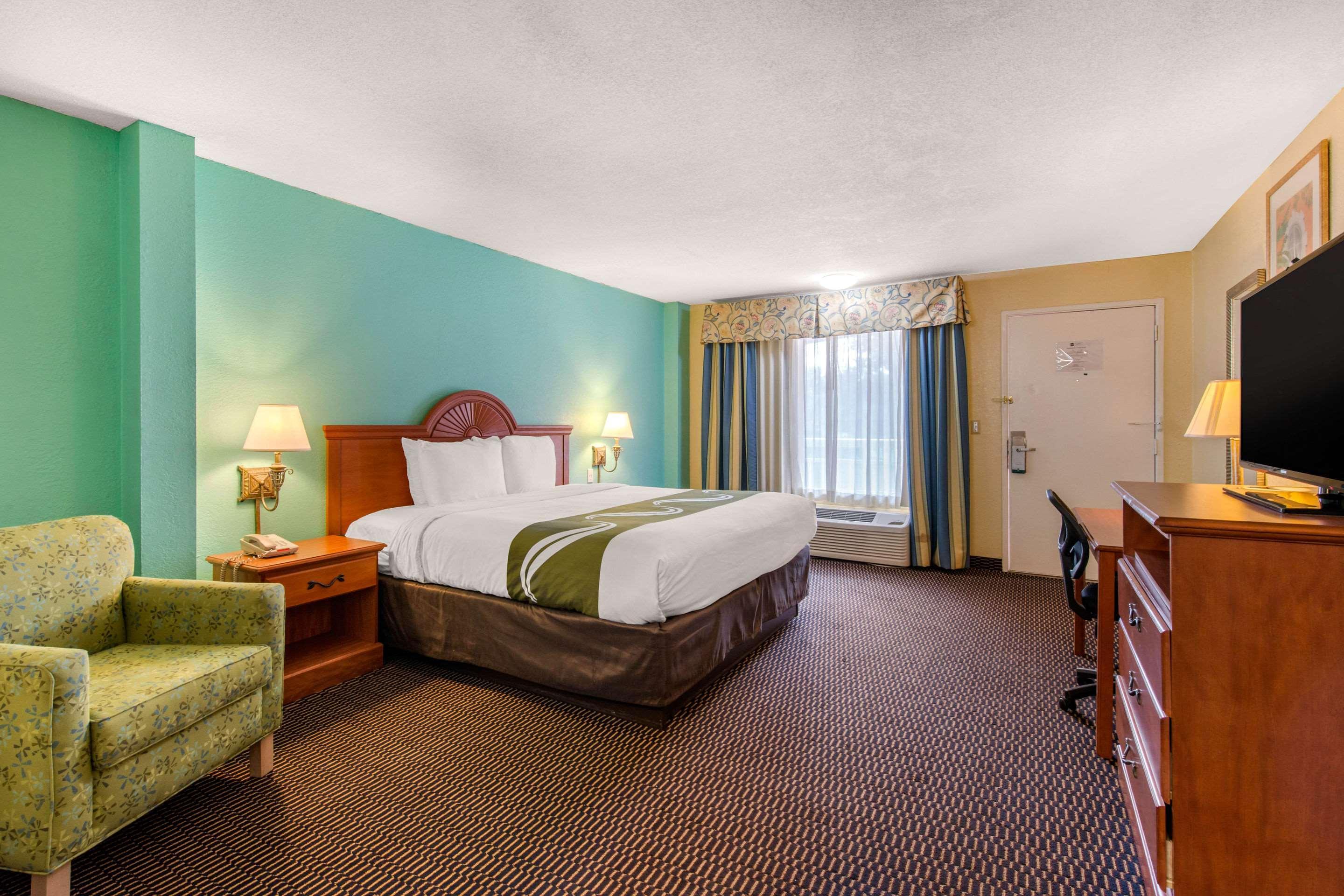 Quality Inn Sarasota North Near Lido Key Beach Exterior photo