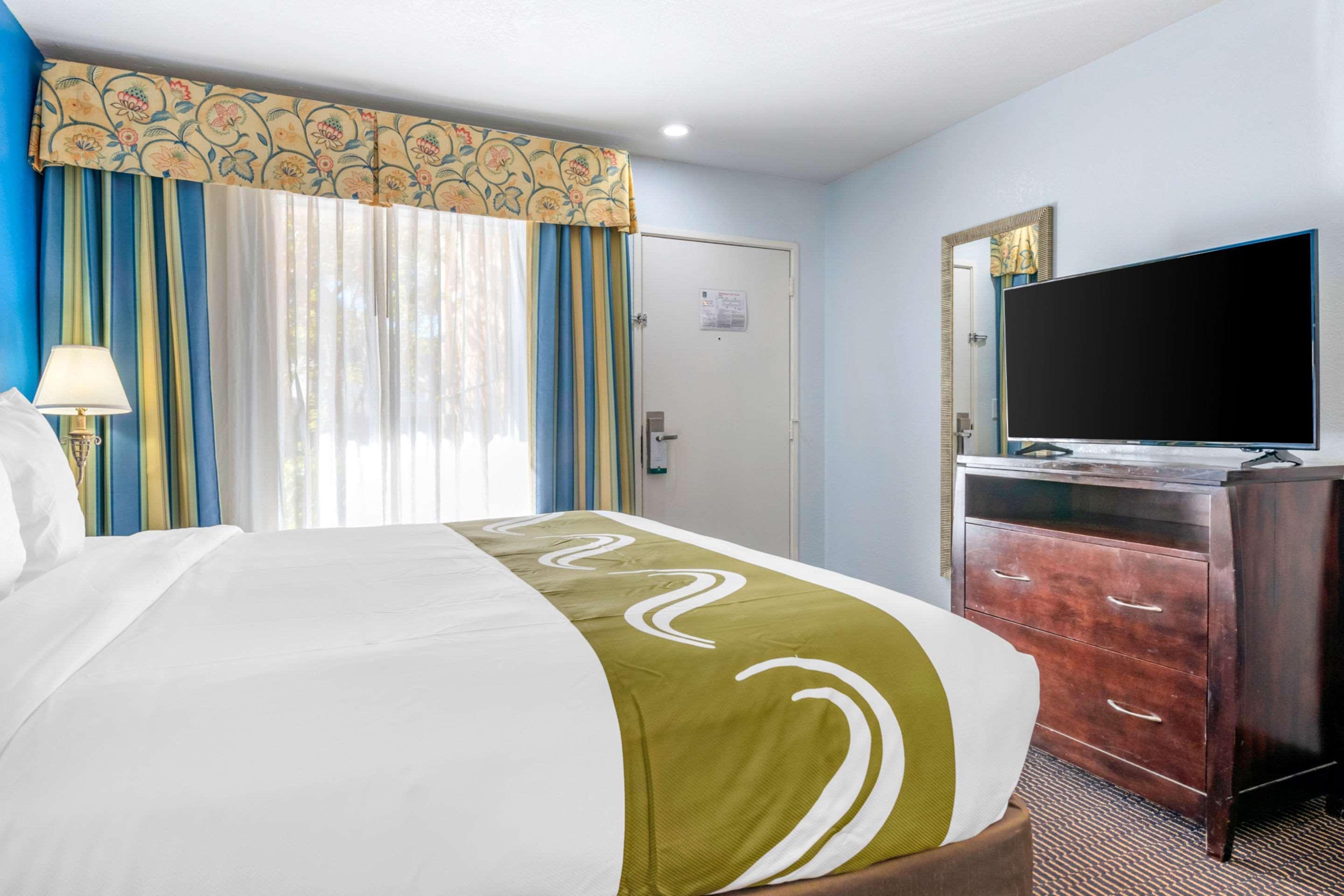 Quality Inn Sarasota North Near Lido Key Beach Exterior photo
