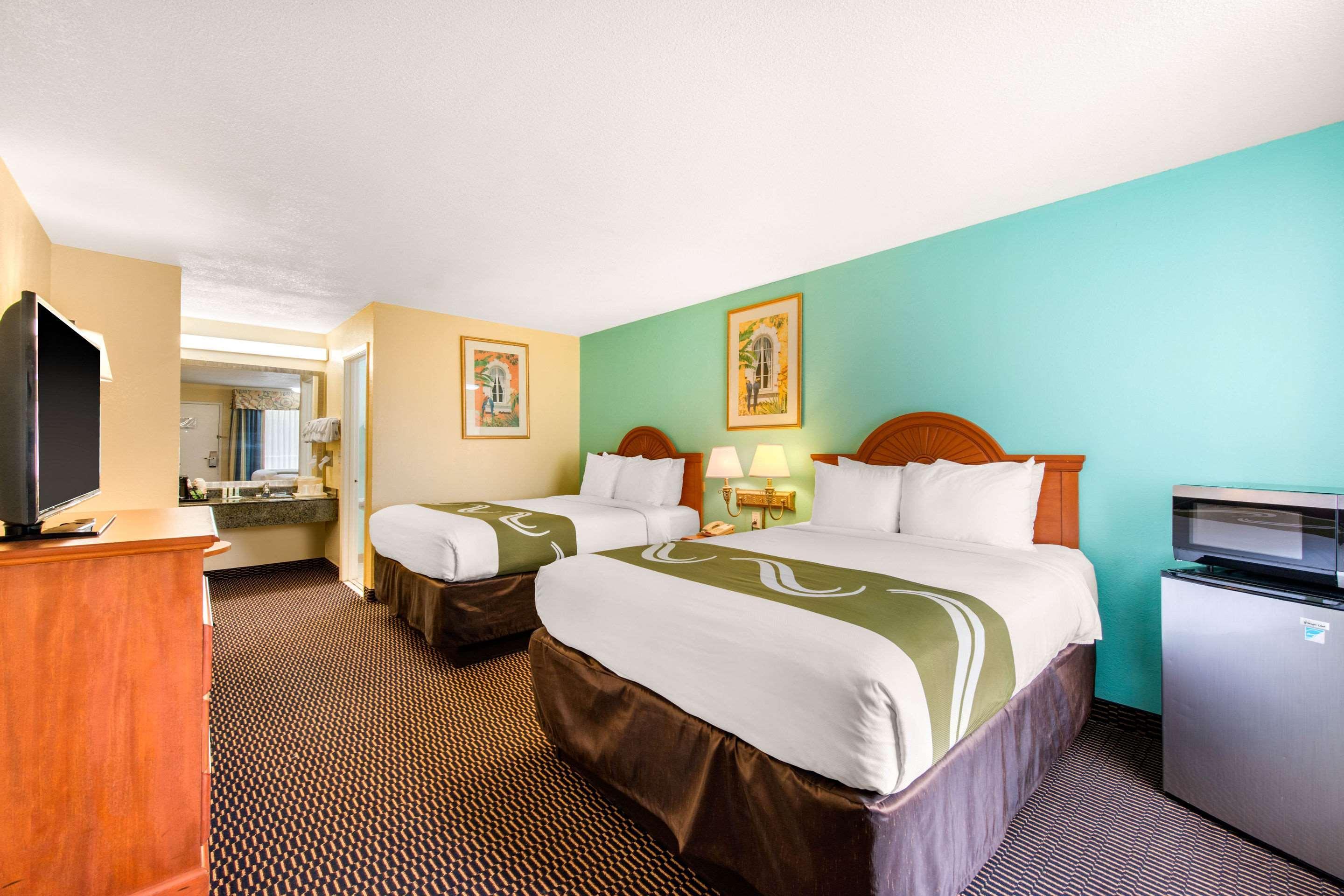 Quality Inn Sarasota North Near Lido Key Beach Exterior photo