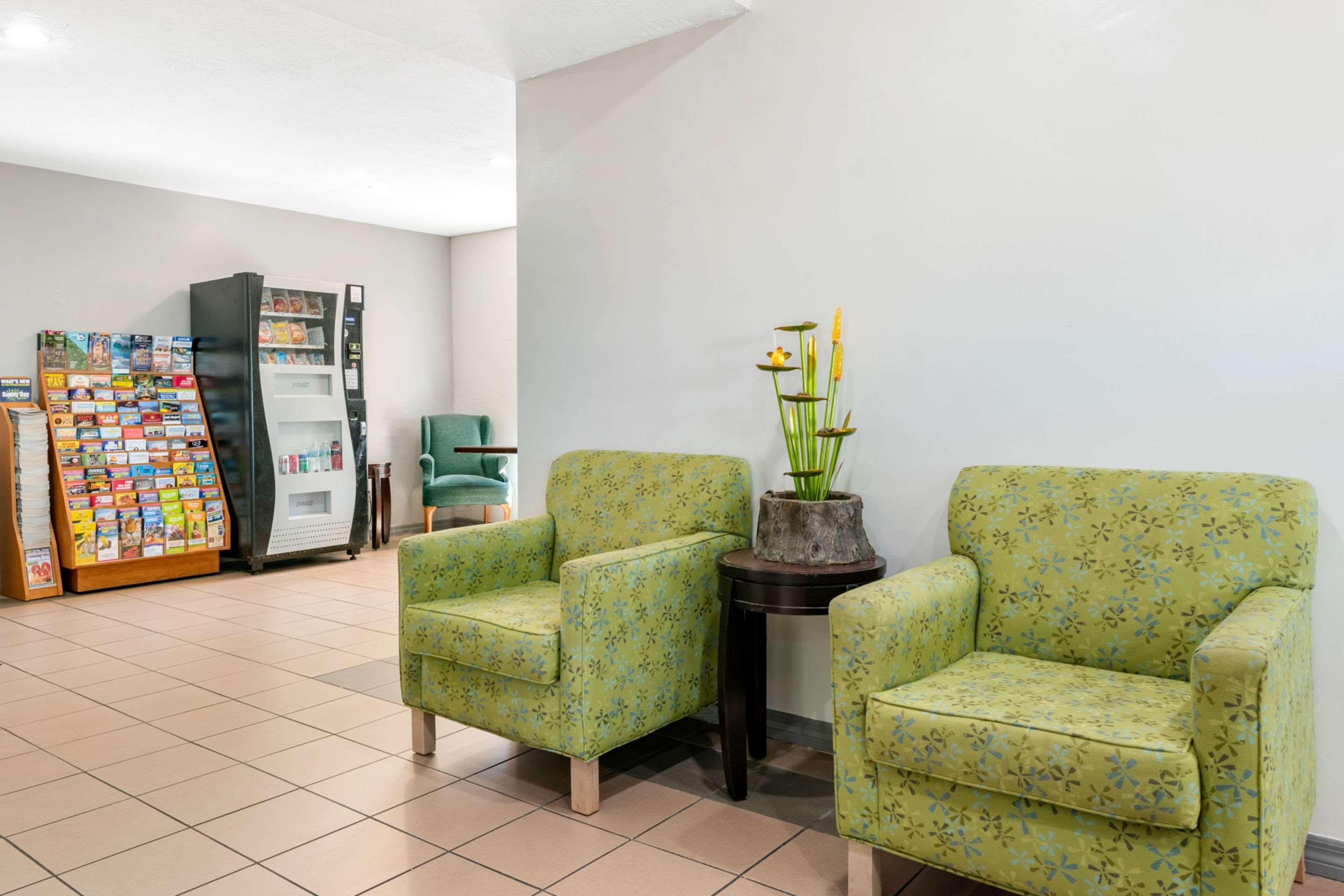 Quality Inn Sarasota North Near Lido Key Beach Exterior photo