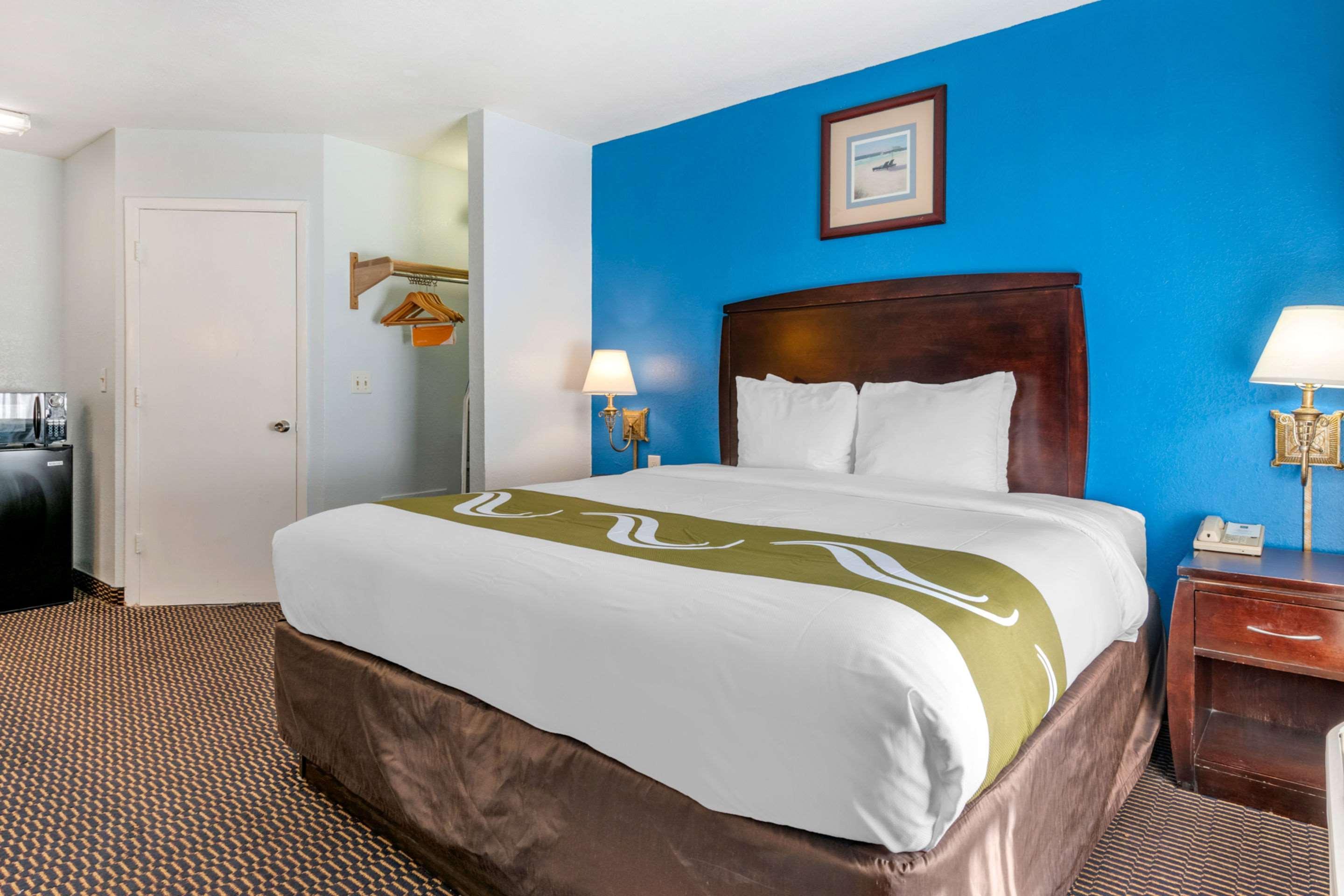Quality Inn Sarasota North Near Lido Key Beach Exterior photo