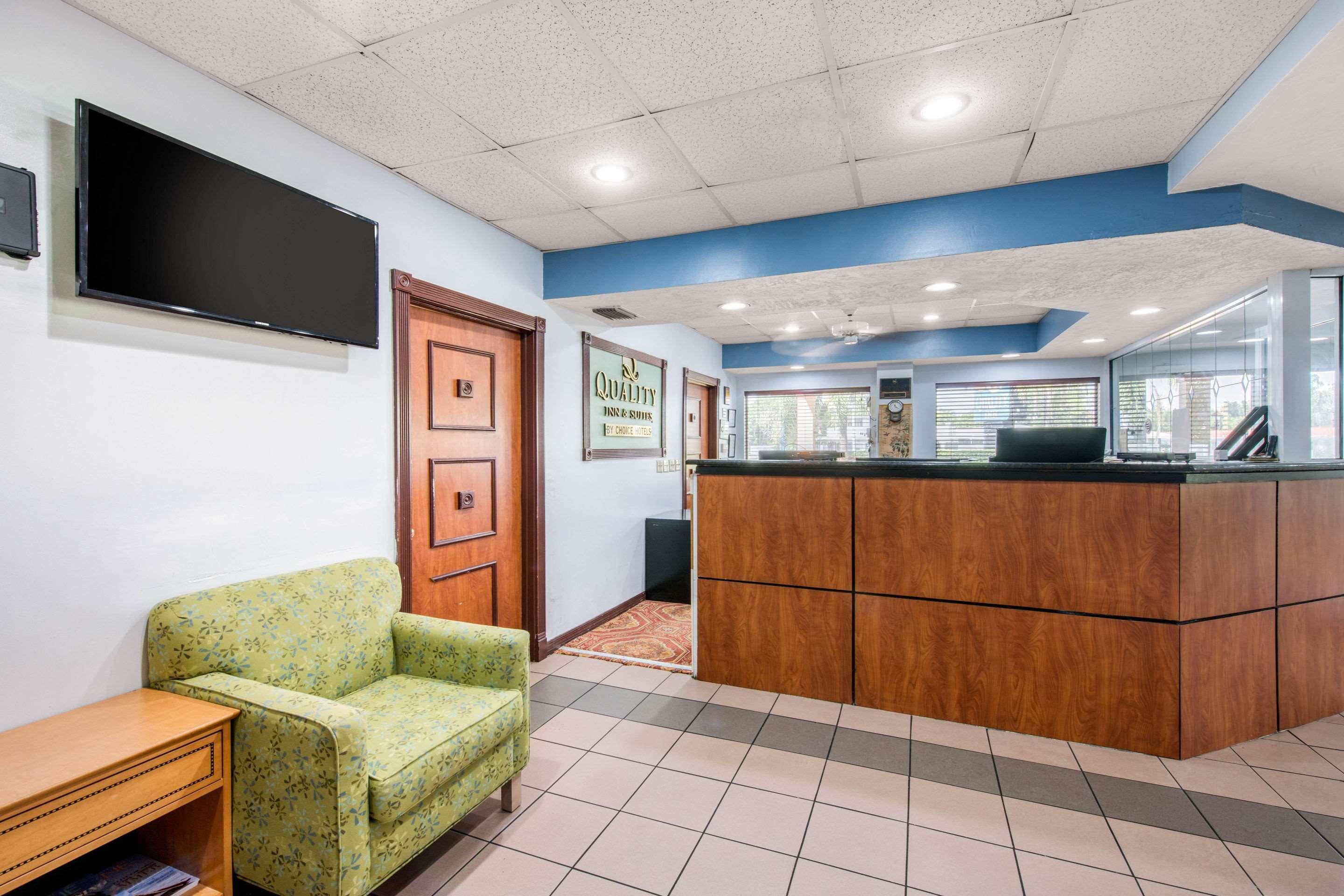 Quality Inn Sarasota North Near Lido Key Beach Exterior photo