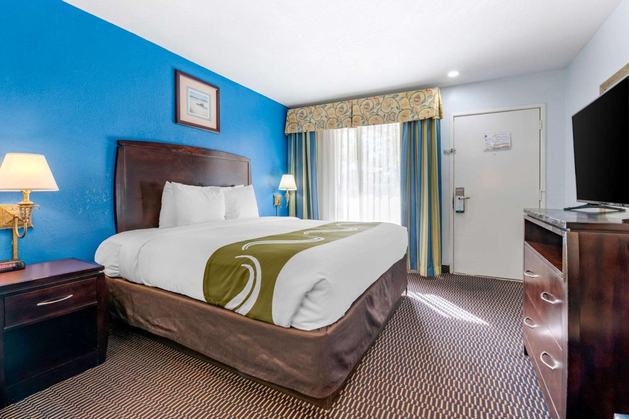 Quality Inn Sarasota North Near Lido Key Beach Exterior photo