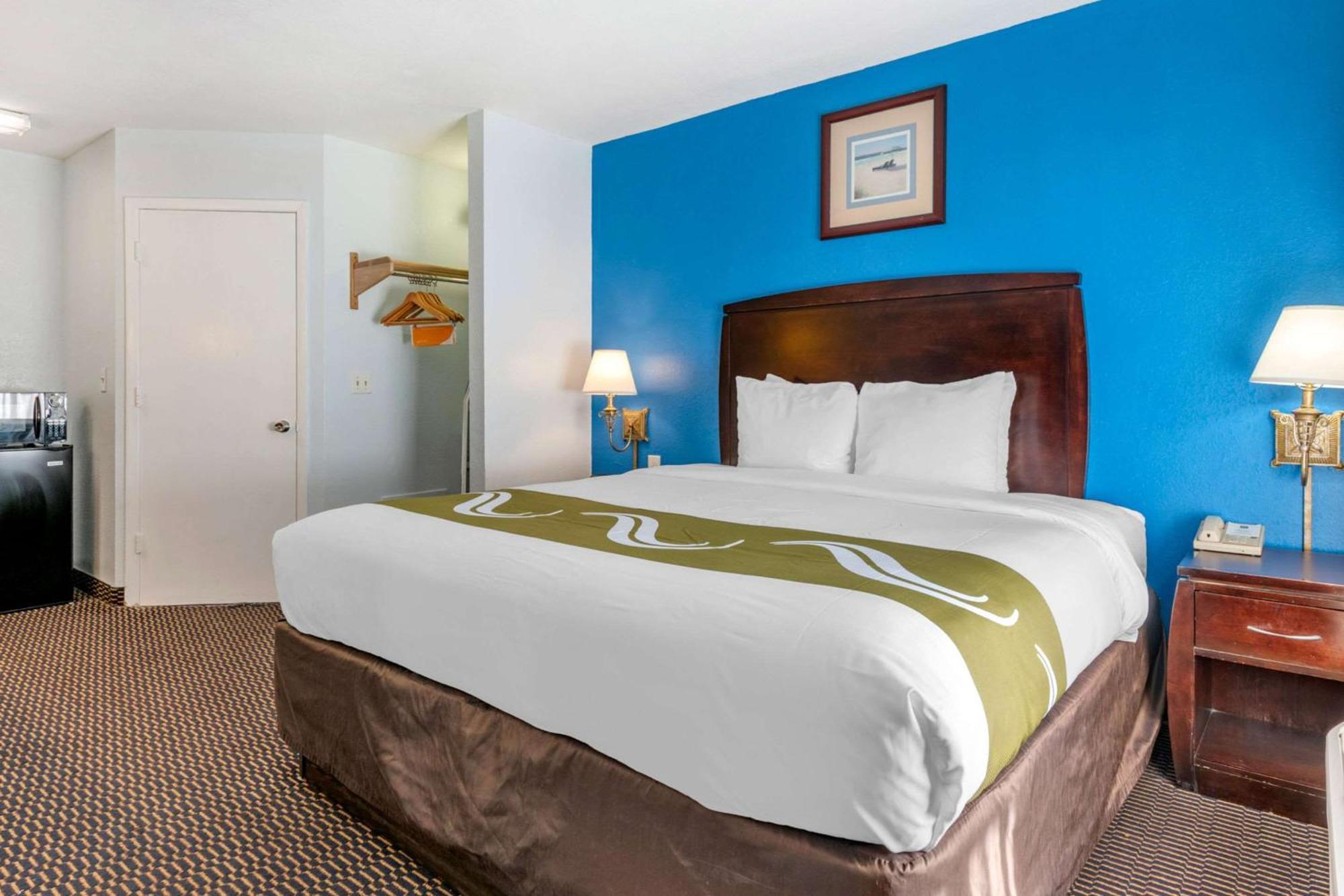 Quality Inn Sarasota North Near Lido Key Beach Exterior photo