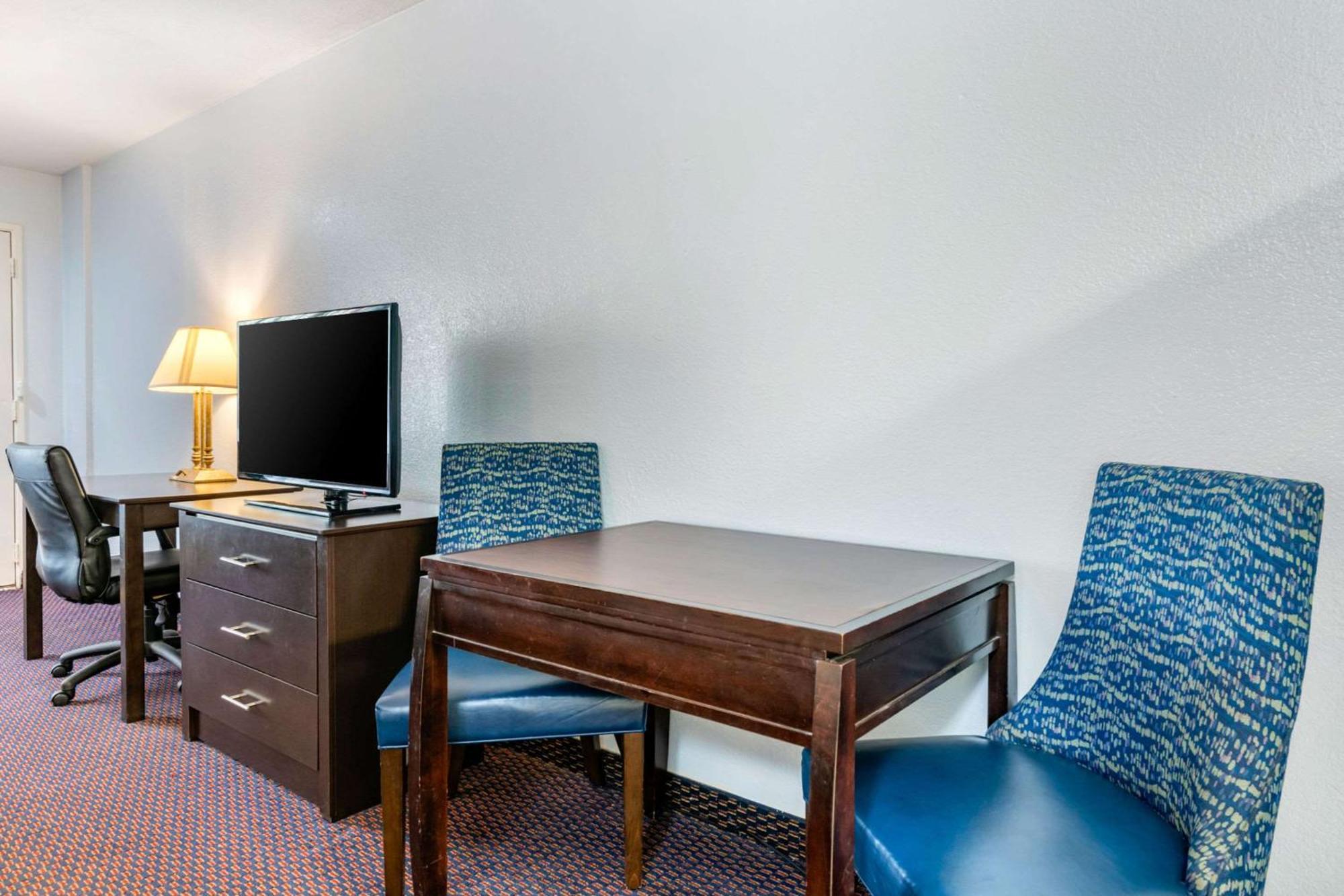 Quality Inn Sarasota North Near Lido Key Beach Exterior photo