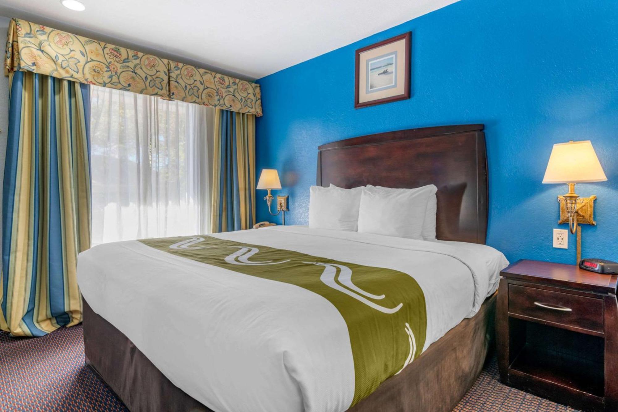 Quality Inn Sarasota North Near Lido Key Beach Exterior photo