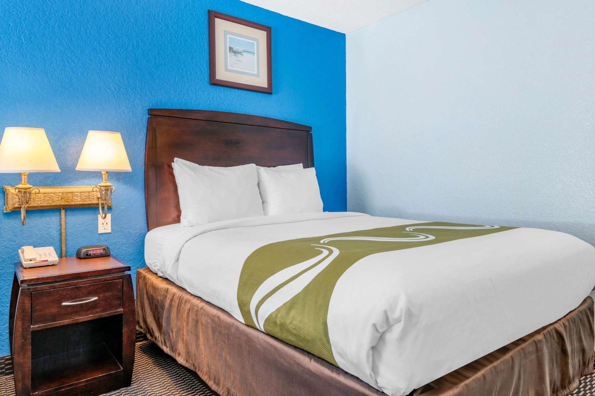 Quality Inn Sarasota North Near Lido Key Beach Exterior photo