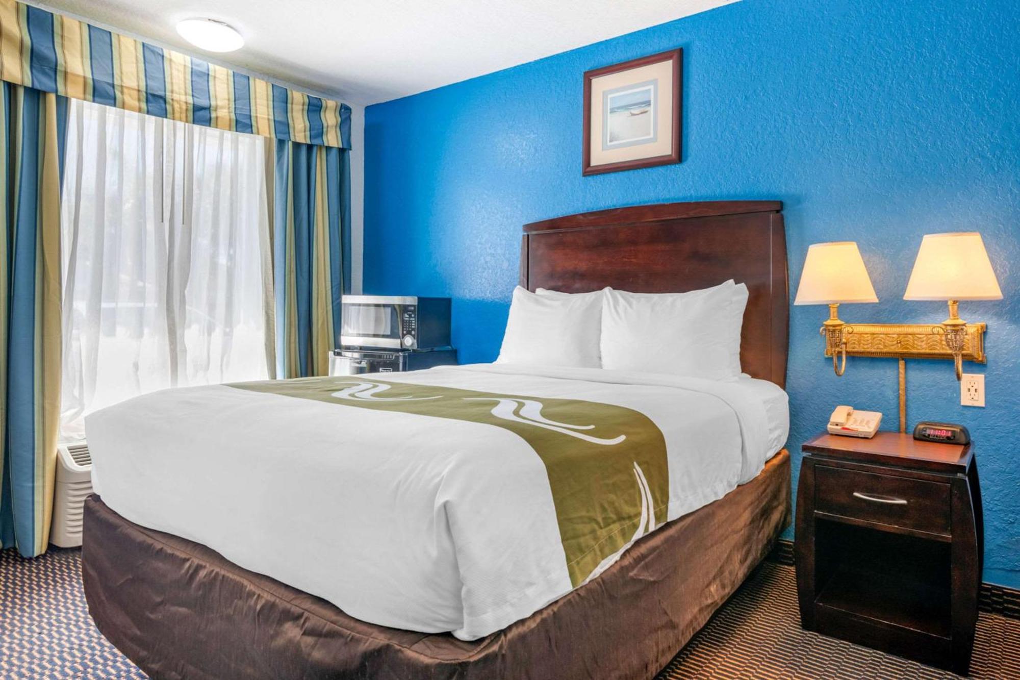 Quality Inn Sarasota North Near Lido Key Beach Exterior photo