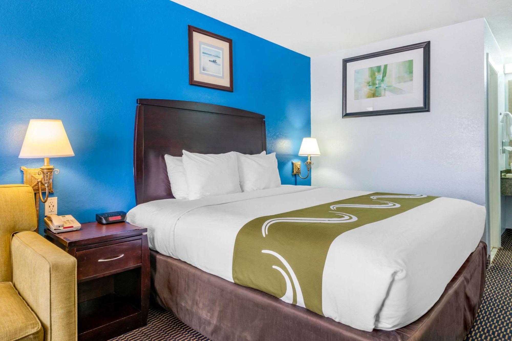 Quality Inn Sarasota North Near Lido Key Beach Exterior photo