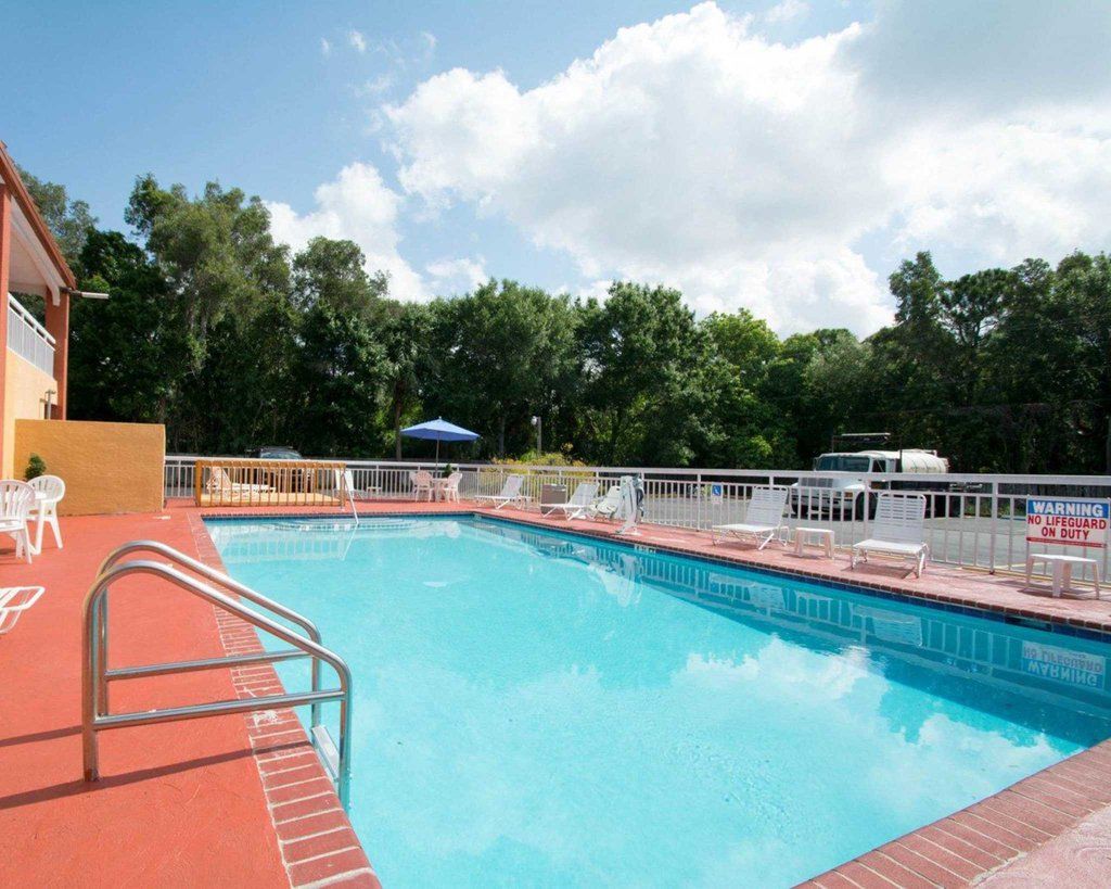 Quality Inn Sarasota North Near Lido Key Beach Exterior photo