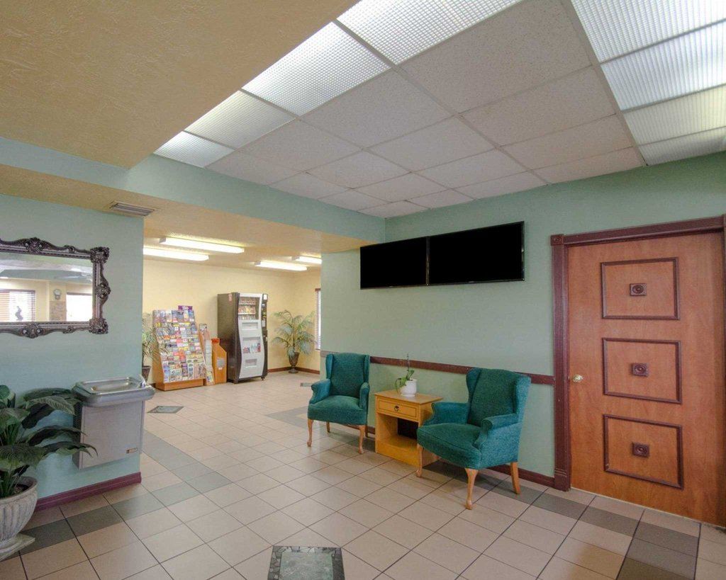 Quality Inn Sarasota North Near Lido Key Beach Exterior photo